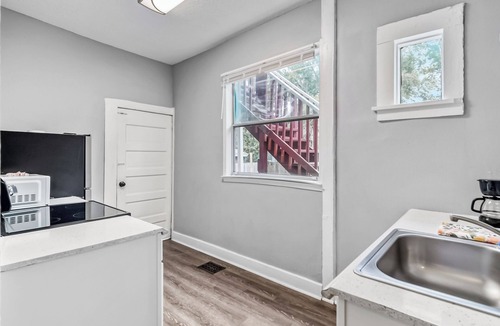Springfield Apartment | Refined 1-Bedroom Space on 10th Street