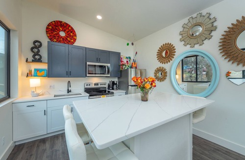 Old Fort House | Reflections on Mill Creek | Hot Tub & Walking Distance to Old Fort!