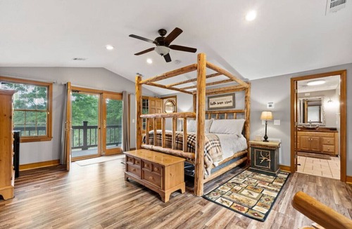 Griffin Cabin | Refuge Ranch Lodge | Log Cabin | Lake | Privacy | Weddings