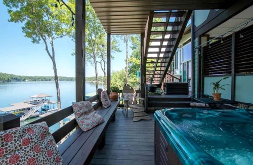 Crane Hill House | Refurbished 1999 Airstream Rental for Glamping in Alabama