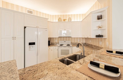 Vanderbilt Beach Condo | Regatta -Resort Style: 3BR/2BA -Lanai w/dining/conversational seating/pool view