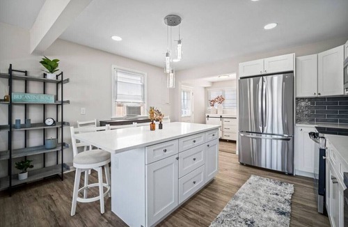 Southend Condo | Relax and enjoy the Beach + Beautifully updated!