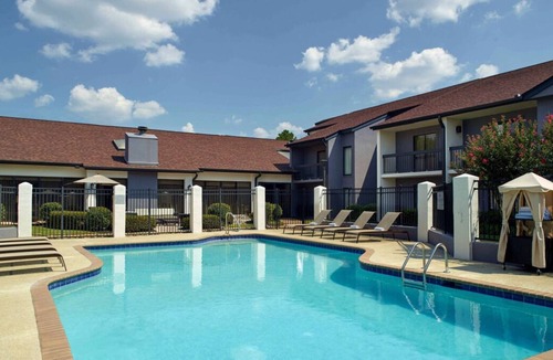 Norcross House | Relax and Recharge! 4 Pet-friendly Units, Onsite Swimming Pool, Free Parking