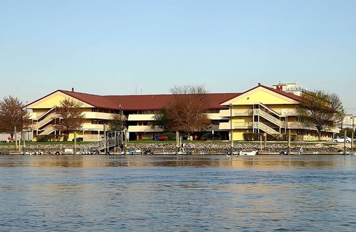 Secaucus House | Relax and Unwind! Free Parking, Pets Allowed, Short Drive to Metlife Stadium