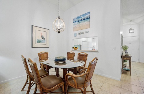 Trailer Estates Condo | Relax at Shorewalk Villa - Hot Tub, Pools, Tennis, Close to Great Restaurants, Beaches and Shopping!