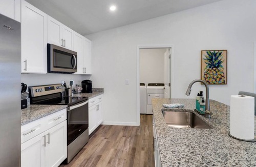 Mariner House | Relax & Enjoy the Sun in Heated Salt Water Pool & Large Screen In Patio!