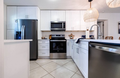 Crystal Beach House | Relax in a Coastal Retreat! Spa, Firepit, Kayaks, Paddleboard & Steps to Gulf – Crystal Beach Escape