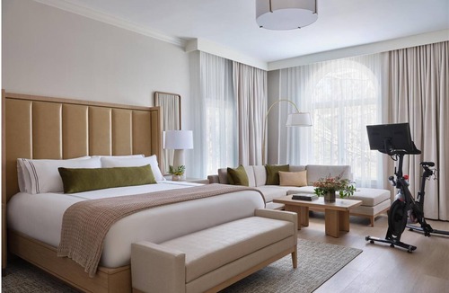 Braselton Hotel | Relax in Elegant Guest Suite Next to Top Wine Producer in Georgia Vineyard
