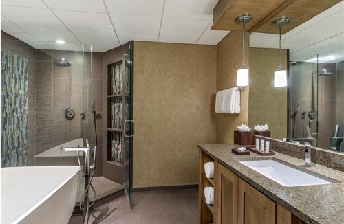 Braselton Hotel | Relax in Elegant Guest Suite Next to Top Wine Producer in Georgia Vineyard