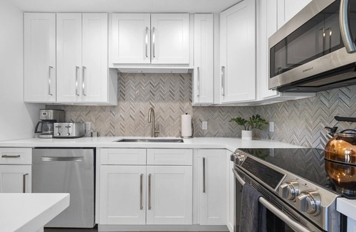 South Corals House | Relax in Luxury - 3 Bed, 2 Bath Oasis with Pool
