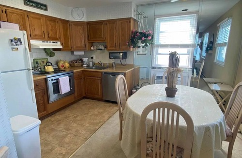 Margate City Condo | Relax in Margate 2BR Condo Two Blocks From Beach & Minutes to Atlantic City
