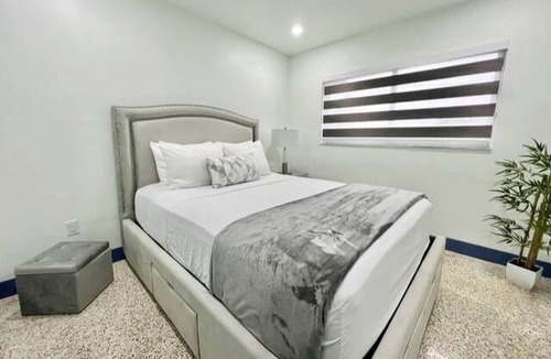 Ludlam House | Relax in Miami: Your Dream Resort-style Getaway