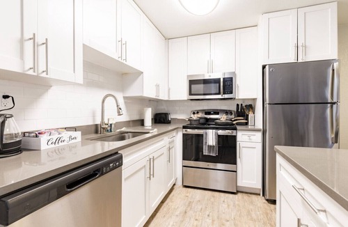 Beach Park Apartment | Relax in Tampa | 2BR with Pool & Fitness Center