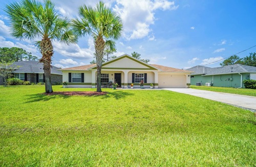 Indian Trails House | Relax in this pool home close to multiple beaches and tourist attractions!