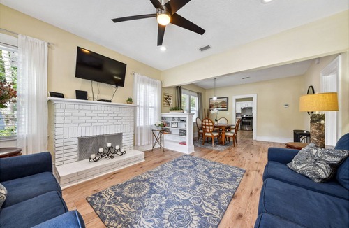 Springfield House | Relax on the Porch near Jacksonville Jaguar Stadium
