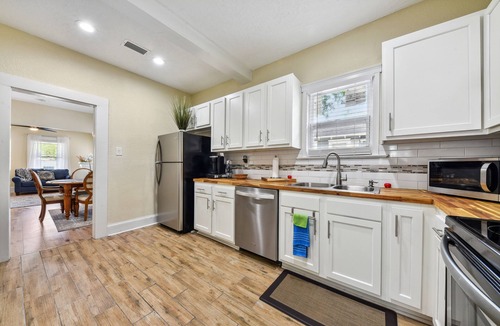 Springfield House | Relax on the Porch near Jacksonville Jaguar Stadium
