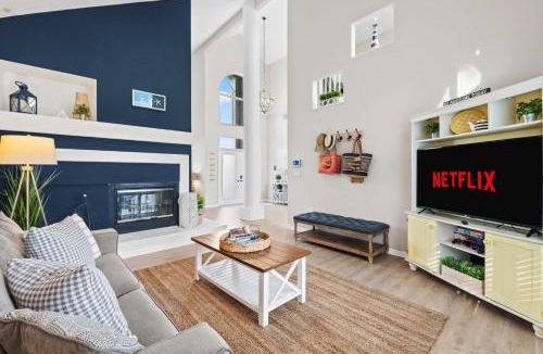 Trailer Estates House | Relax & Play Luxe 3 BR Escape w Pool & Games