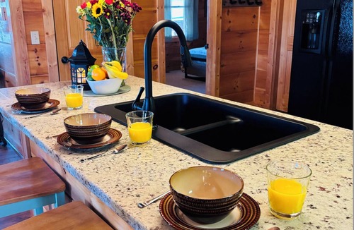 Maggie Valley Cabin | Relax & Recharge: Comfy Smoky Mountain Cabin without the crowds + Reliable WIFI