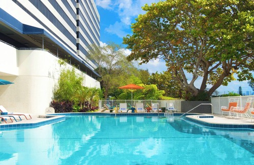 Seybold Hotel | Relax & Unwind! 4 Friendly Units Pool, Close to Miami Cruise Ship Terminals!