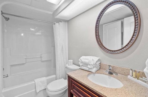 Myrtle Beach Hotel | Relax w/Full Kitchen + Balcony View in Stunning Beach Suite