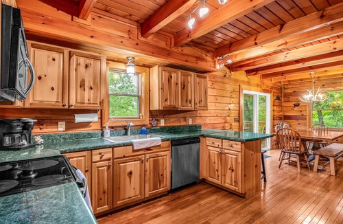 Lake Lure House | Relax with the whole family at this peaceful log home in the Riverbend Community