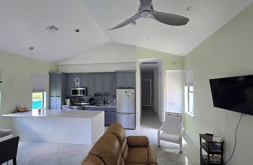 Rural Estates House | Relaxing 2-Bedroom Retreat in Secluded area, Lush Surroundings