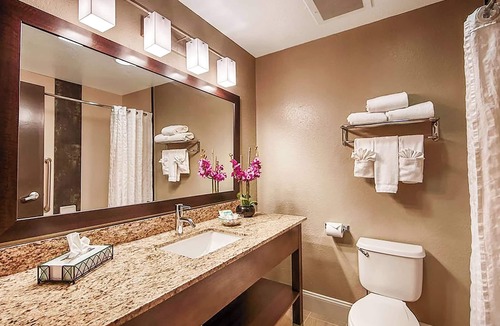 Orlando Hotel | Relaxing 2-Unit Orlando Stay w/Pool Access & Free Breakfast, 4 Miles to Airport