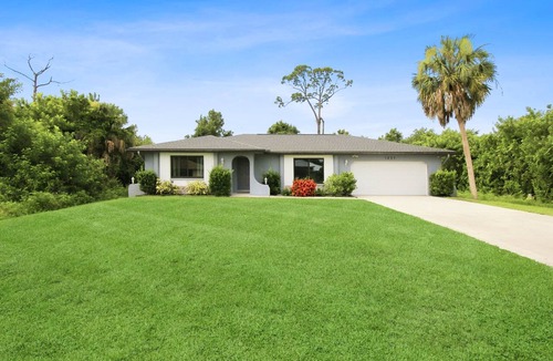Port Charlotte House | Relaxing 2BR - Pool home close to attractions - Charlotte's Dream