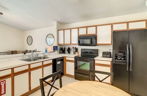 Windward Cay House | Relaxing 3 bed pool home 7 miles from Disney and 5 minutes from Midevil times
