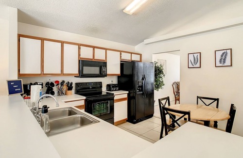 Windward Cay House | Relaxing 3 bed pool home 7 miles from Disney and 5 minutes from Midevil times