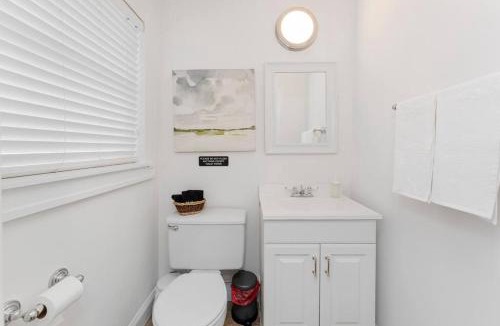 Jacksonville House | Relaxing 3-Bedroom With 150 Inch Projector & Pool Table