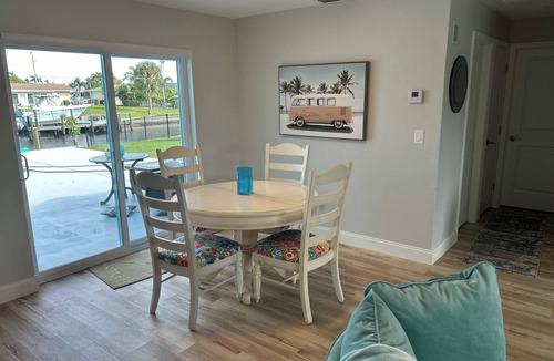 Caloosahatchee House | Relaxing 3 Br-2 Ba cottage on canal with heated pool & hot tub.