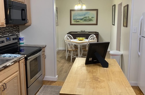 Putnam Hall House | Relaxing 4/3 Lakehouse Getaway on Lake Geneva