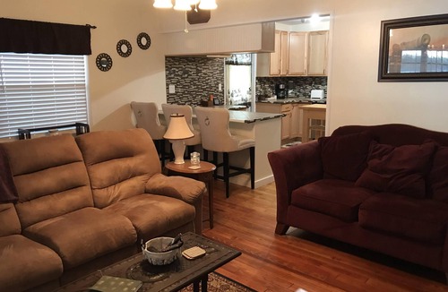 Putnam Hall House | Relaxing 4/3 Lakehouse Getaway on Lake Geneva