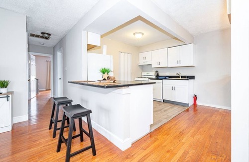 Southend House | Relaxing Beach House Close to Cove Beach. Pet Friendly. Now booking 2026.