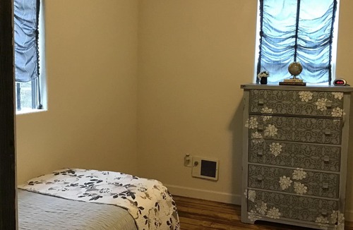 Hernando House | RELAXING & BEAUTIFUL Log Cabin home 4 Bedroom 3 Bathroom Lakeside