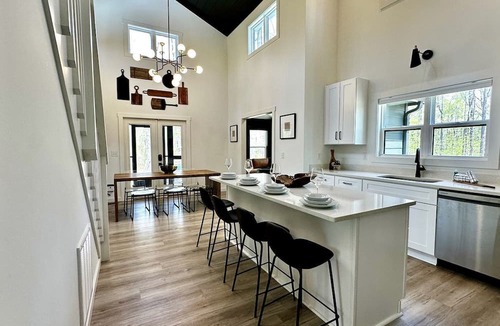 Monteagle Cabin | Relaxing Cabin Nestled Amidst Trees and Fire Pit Provided in Monteagle, Tennessee
