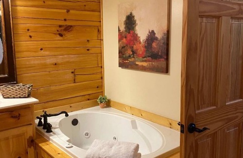 Black Bear Falls Cabin | Relaxing & comfortable- that’s what our guests say! Visit us for your nxt vacay!