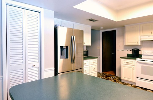 Fish Hawk Other | Relaxing Country Farmhouse with Hot Tub and Goats Sleeps 12