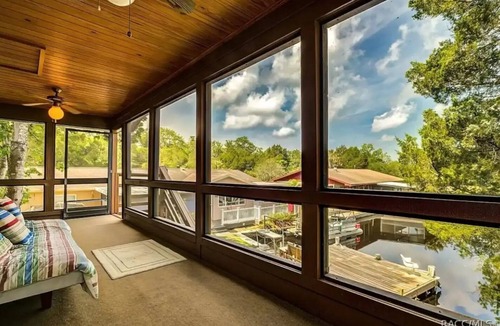 Homosassa House | Relaxing Escape-Charming 2-bedroom house in Homosassa on the water with WiFi