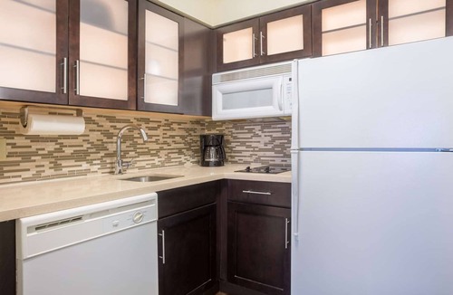 Dunwoody Hotel | Relaxing Extended Stay w/Kitchen Near Dunwoody Offices | 3 Units