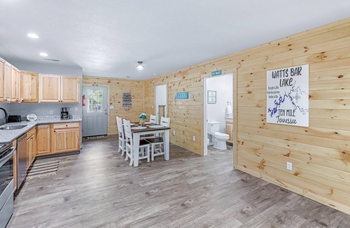 Ten Mile Condo | Relaxing, family friendly lodge by the lake.