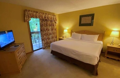 Sapphire Resort | Relaxing Getaway! Close to Ski Sapphire Valley, 3 Pools, Free Parking