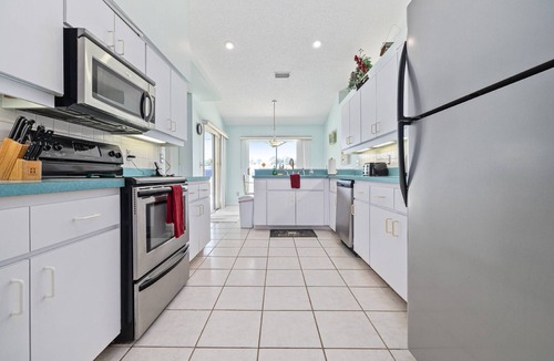 Fairway Oaks House | Relaxing Gulf Getaway Heated Pool, Covered Patio & Prime Location Near Parks, Beaches & Attractions!