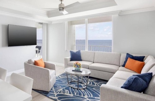 Charlotte Harbor Hotel | Relaxing Harbor Escape! Pet Friendly Stay w/Onsite Dining, Pool & Gym!