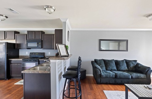 Paw Creek House | Relaxing Home Away from Home in the QC! - LaxStays