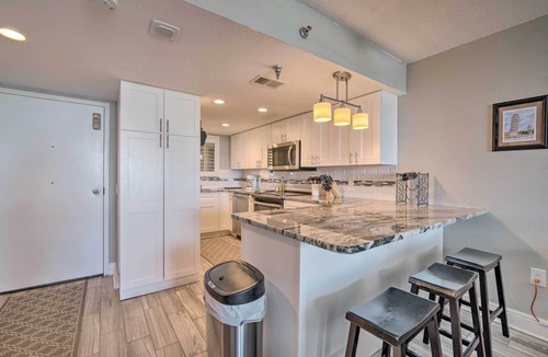 Hudson Condo | Relaxing Hudson Condo Steps from the Pool!