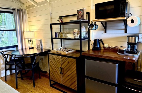 Laurel Ridge Cabin | Relaxing Mountain Getaway Above the Sea of Clouds, Black Mountain, NC