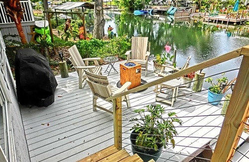 Weeki Wachee Gardens House | Relaxing Overlook Retreat - Kayaks and Turtles | Family Friendly!
