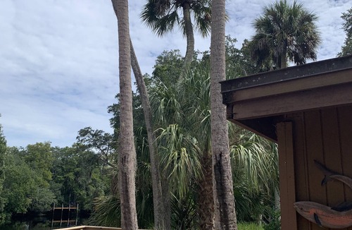 Inglis House | Relaxing Riverfront Retreat